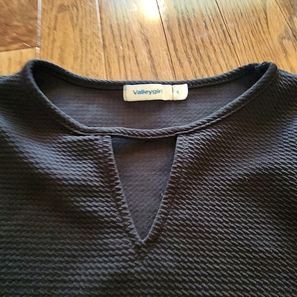 Elegant black top - Picture 2 of 4